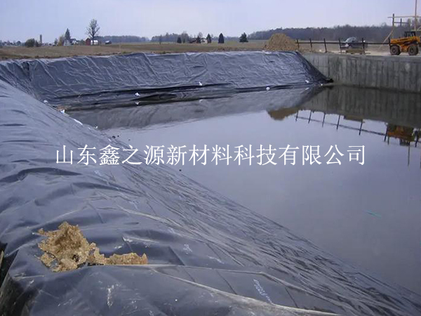 蓄水池防渗膜下的秘密：土工布的多重角色